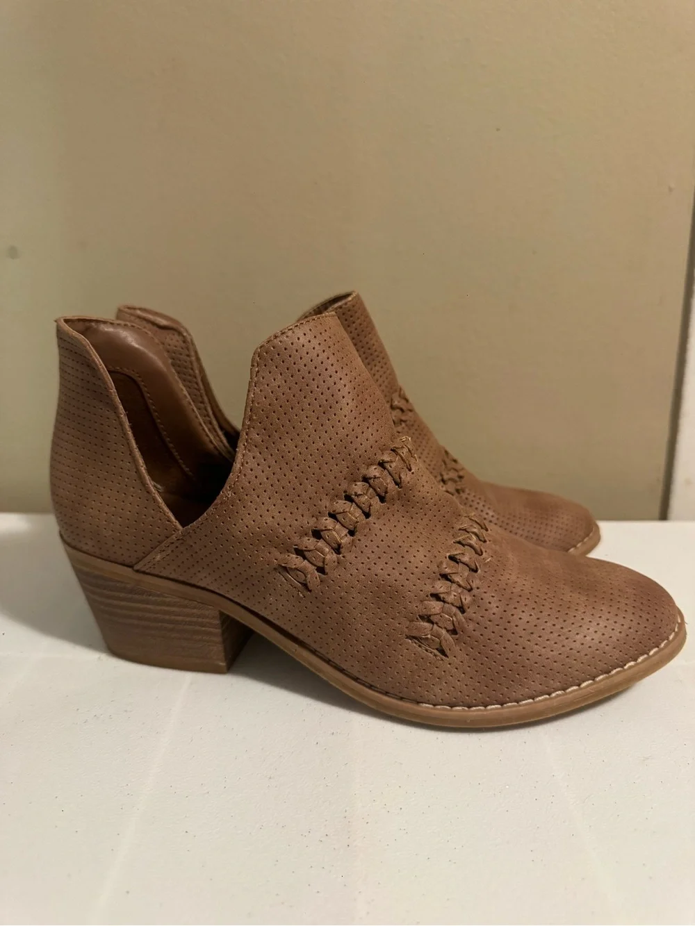 Universal Thread Autumn Brown Cut-Out Ankle Boots